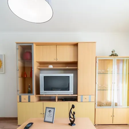 With Garden And Barbecue Vakantiehuis *