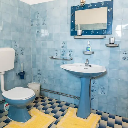 With Garden And Barbecue Vakantiehuis Nazaré